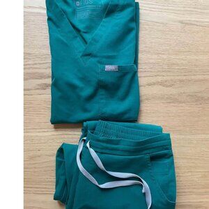 FIGS scrub set - green